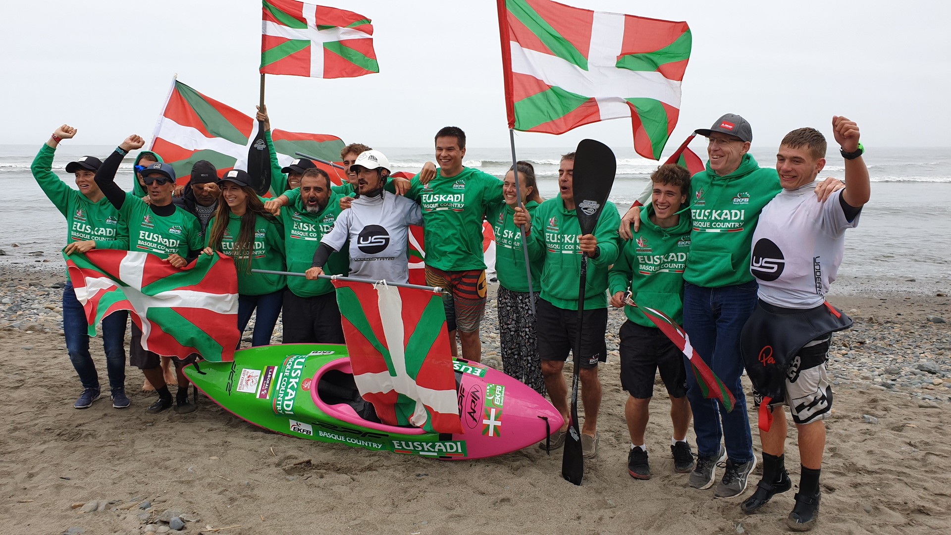 Euskadi berriro ere nagusi Munduko Surf-Kayak Txapelketan