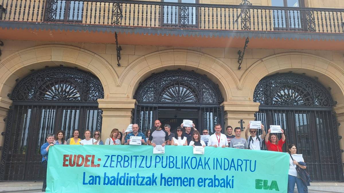 Udaletxeetako ELAko langileak mobilizatu dira Udalhitzaren edukizko negoziazio baten alde