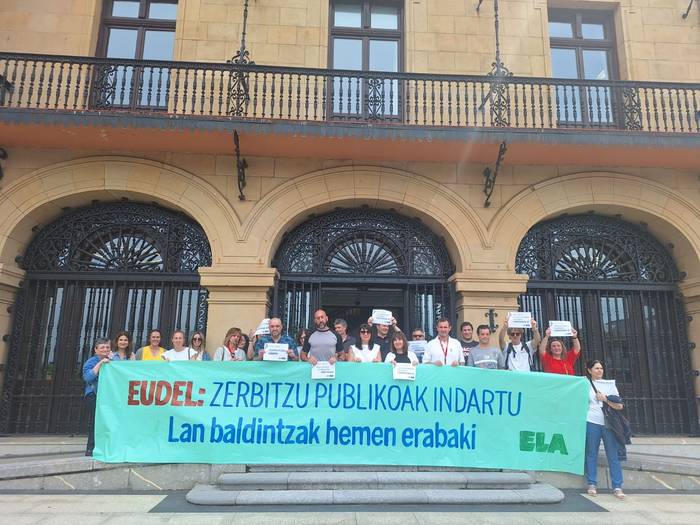 Udaletxeetako ELAko langileak mobilizatu dira Udalhitzaren edukizko negoziazio baten alde