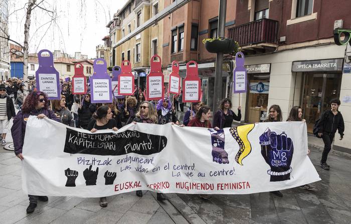 "Guztiontzat bizigarria izango den bizitza" aldarrikatu dute 7.000 emakumek, martxoaren 8ko manifestazio feministan