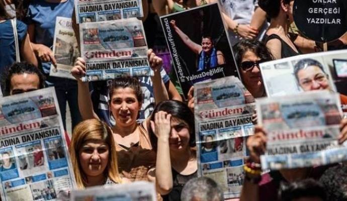 Dogan Güzel marrazkigile kurduaren askatasuna aldarrikatu dute UK aldizkariko kideek
