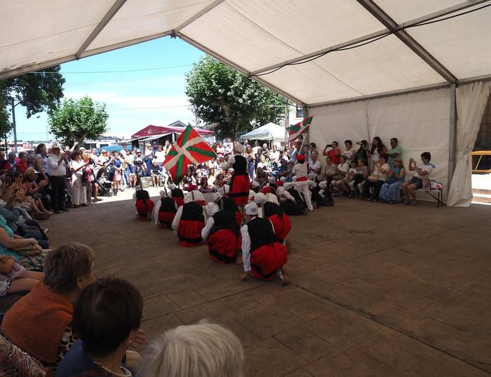 Ekitaldiz eta musikaz beteko da Santa Ana auzoa