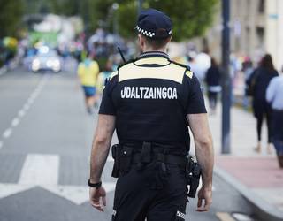 16 urteko adingabe bat atxilotu dute Leioako jaietan gazte bati labankadak ematea egotzita