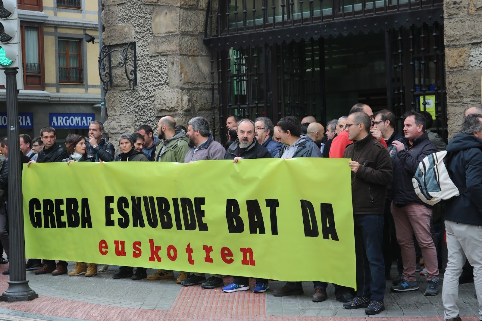 Grebara deitu dute Euskotrenen, eguaztenerako