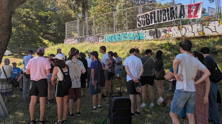 Itsasadarraren azpiko tunelaren aurkako kanpaldia egin dute Artatza parkean