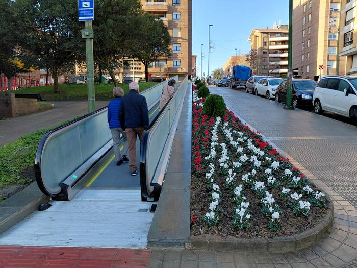 Bidezabaleko arrapala mekaniko guztiak, martxan, osorik berrituta
