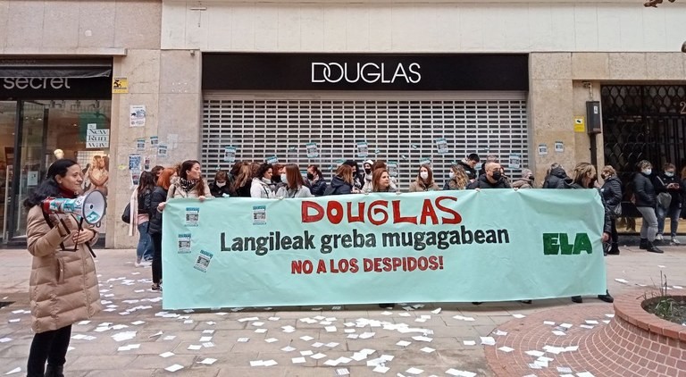 Greba-eskubidea urratzeagatik demanda aurkeztu du ELA sindikatuak Douglas multinazionalaren aurka