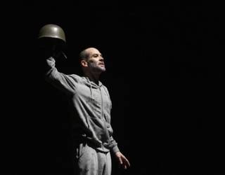 "Lohi gorria" antzezkizunerako sarrera bikoitza gura duzu?