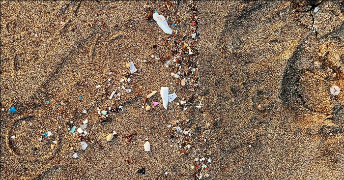 Erakusketa: "Mikroplastikoei Uko"