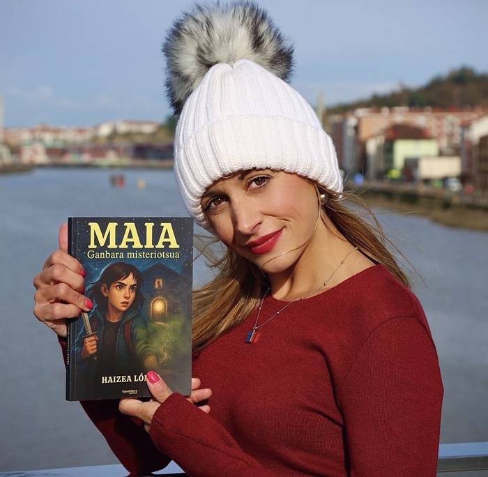 Haizea Lopez: "Buruan istorio asko ditut eta idaztea, niretzat, arnastea bezala da"