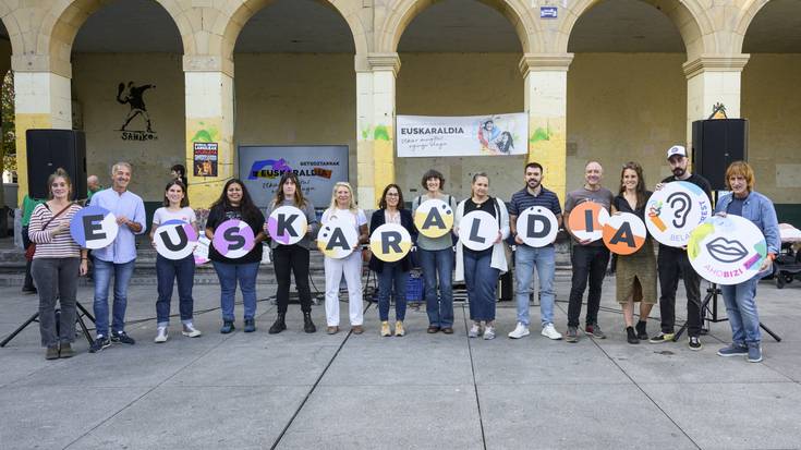 Getxoko Hamaikakoa aurkeztu dute musikaz eta dantzaz betetako ekitaldian