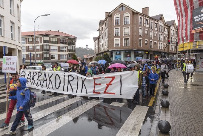 "Zipiriñeko familiei pazientzia agortu zaigu"