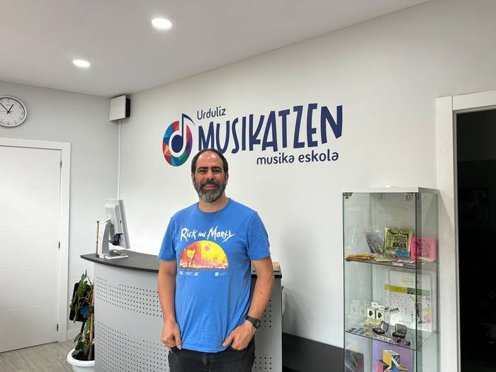 Iñigo Fernandez, musika irakaslea: "Ikusita dago musika dela burmuin osoa aktibatzen duen jarduera"