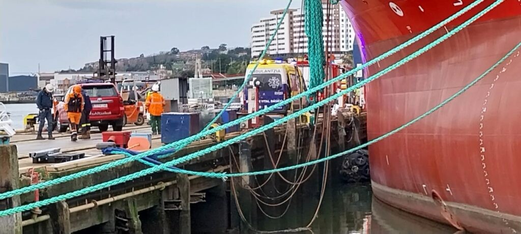 Sindikatuek Murueta ontziolan hildako langilearen heriotza salatu dute