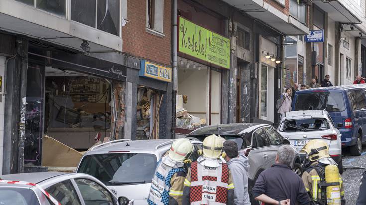 Lau zauritu Algortan, Alangobarri kaleko gas-leherketa baten ondoren