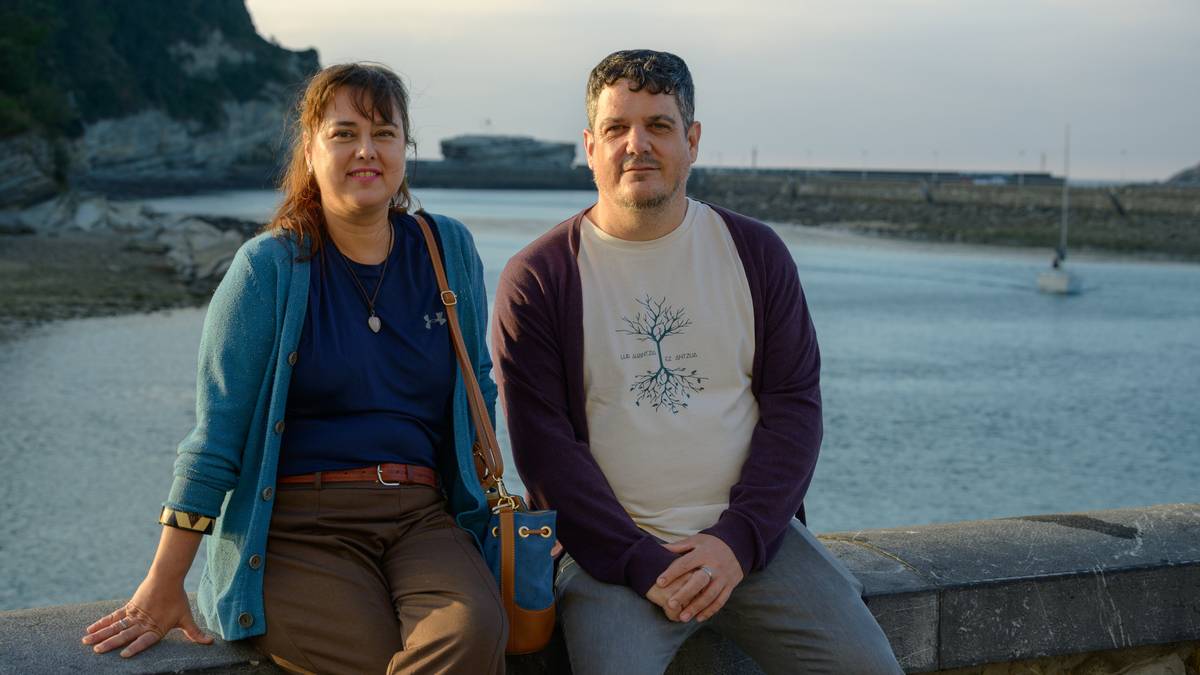 Idoia Errexil eta Joseba Gorordo: "Hain futbol-jokalari ospetsuak ziren, herriak abesti bat ere egin ziela"