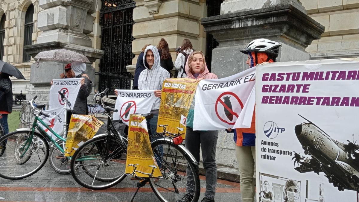 Gerraren eta gastu militarraren kontrako bizikleta martxa egingo dute zapatuan Bilbotik Getxora