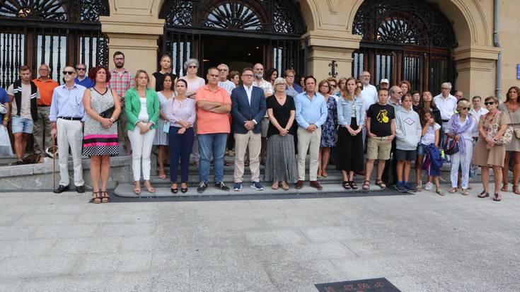 Getxoko Udalak "gaitzespena eta elkartasuna adierazteko" elkarretaratze isila egin du