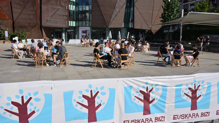 Euskara Getxoko plazetara ateratzeko eguna da gaur
