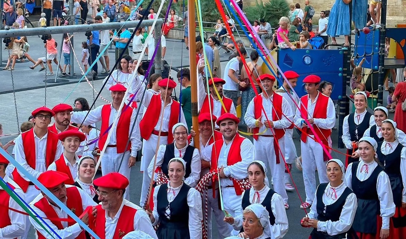 Astrabuduko dantzariek Trabudu Eguna ospatuko dute domekan Mendiguren plaza