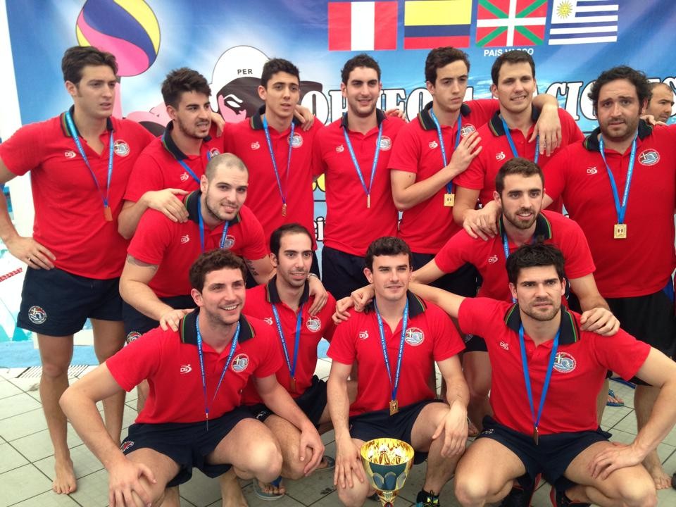 Leioako waterpoloa, nagusi Perun