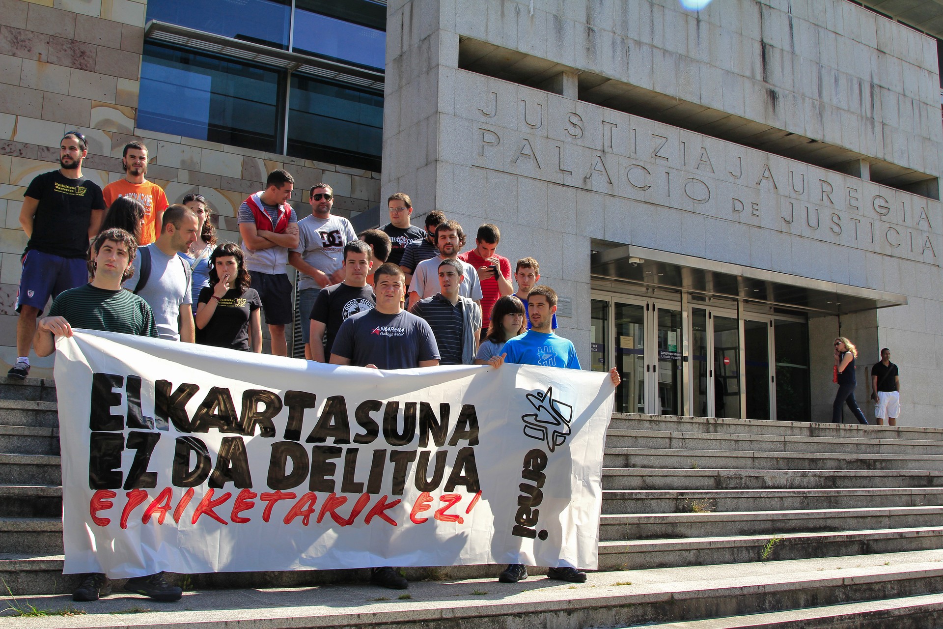 Elkartasuna ez dela delitua aldarrikatu dute gaur Getxoko epaitegian