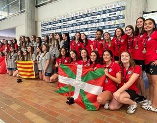 Uribe Kostako hainbat jokalarik brontzezko domina lortu dute Waterpoloko Euskal Selekzioagaz