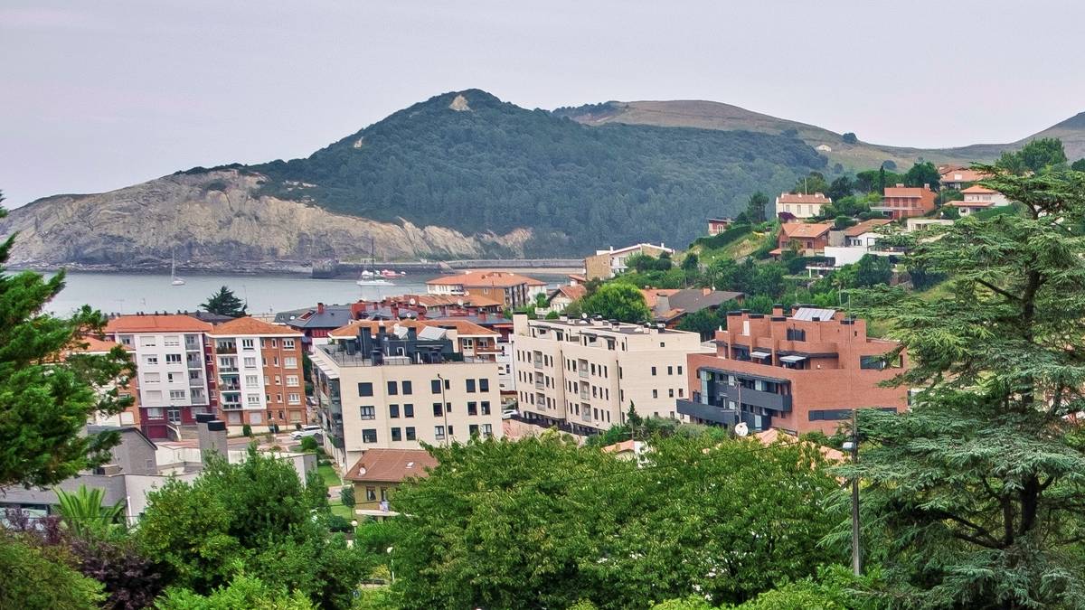 Gorlizko Udalak hamar partzela aterako ditu enkantera, etxebizitza sozialerako baliabideak lortzeko