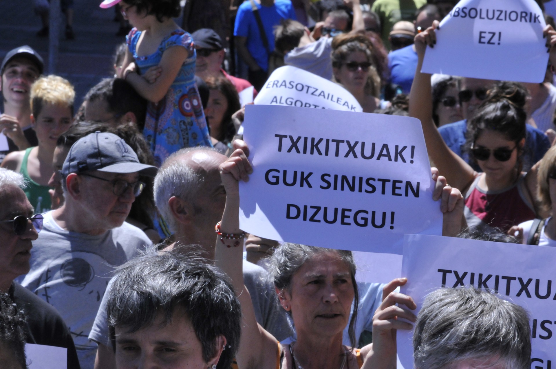 [ARGAZKI-GALERIA] Umeen aurkako sexu-indarkeriaren zigorgabetasunari ezetz