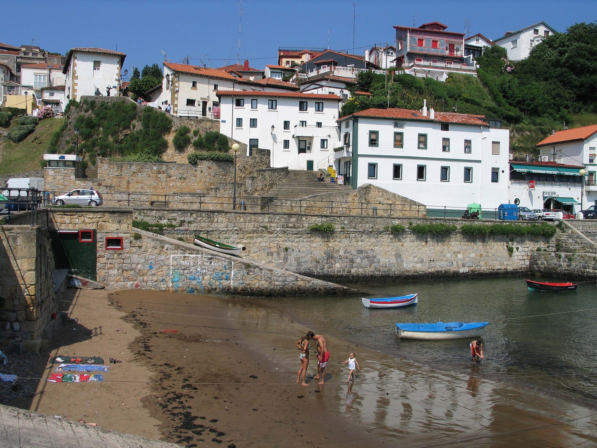 Martxoaren 14tik desagertuta zegoen Bilboko gizon baten hilotza da Portu Zaharrean aurkitutakoa