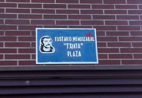 Txikia plazaren izena defendatzea eskatu du EH Bilduk