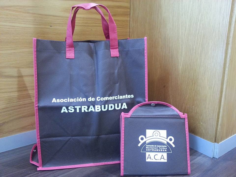Astrabuduko dendariek 1.500 ehun-poltsa oparituko dituzte gaur