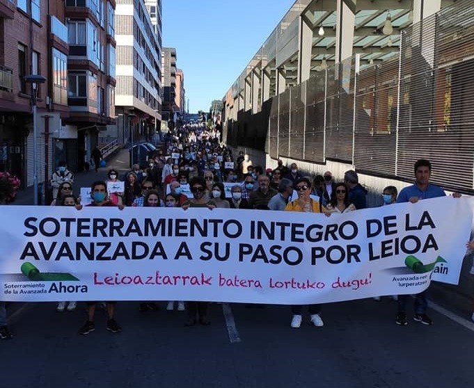Avanzadaren estaltzea exijitzeko egindako manifestazioan 325 herritarrek parte hartu dute