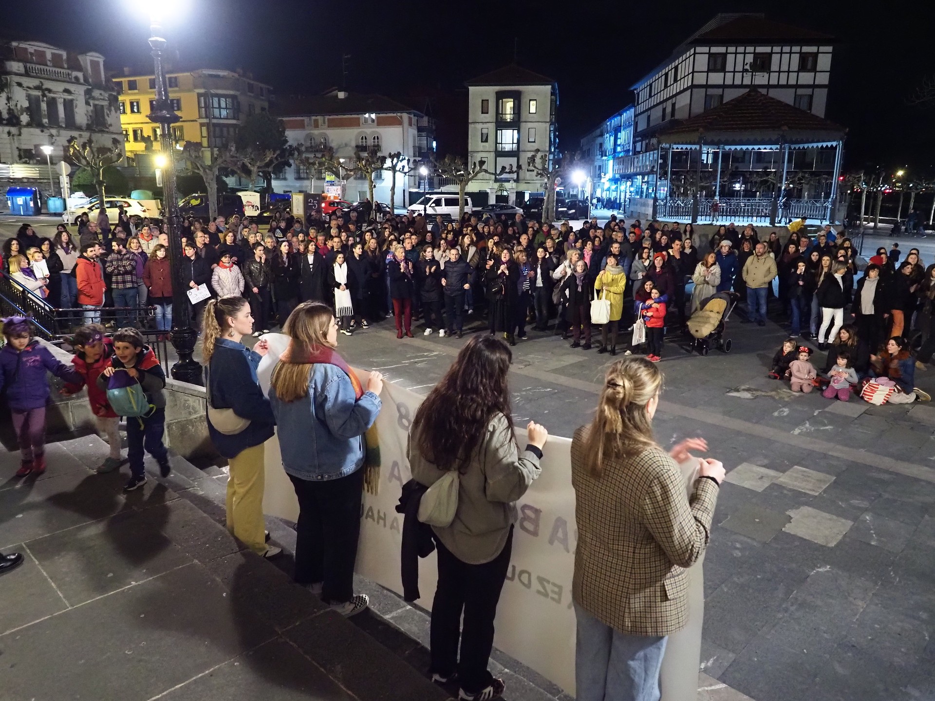 Plentziako Mahai Feminista berraktibatzeko prozesua abiatu dute