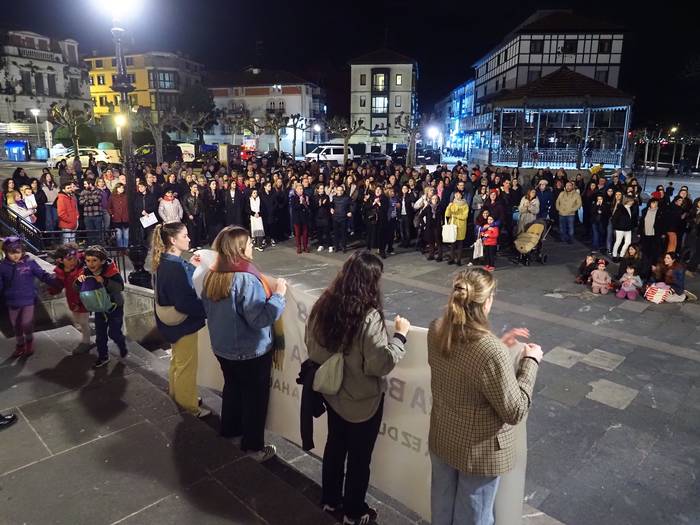Plentziako Mahai Feminista berraktibatzeko prozesua abiatu dute