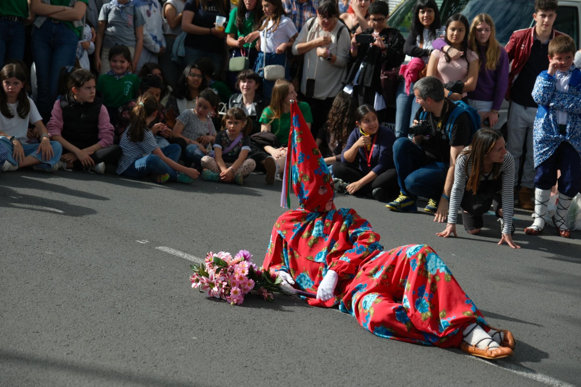 Maskaradak Lamiako auzoko festen hasiera iragarriko du Leioan