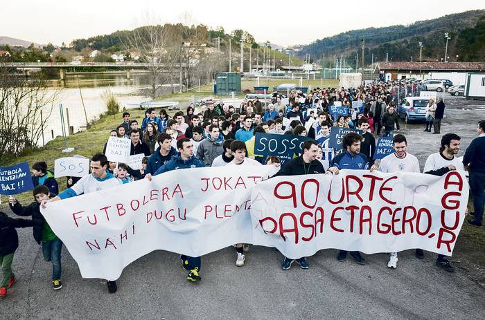Plentziako Errotabarri futbol-zelaia Udalari lagatzeko eztabaidatuko dute Espainiako Senatuan