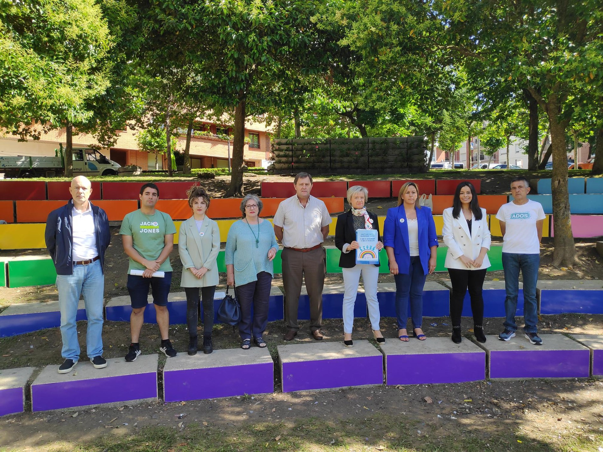 Sopelak LGTBI pertsonen eskubideen aldeko nazioarteko egunagaz bat egin dut
