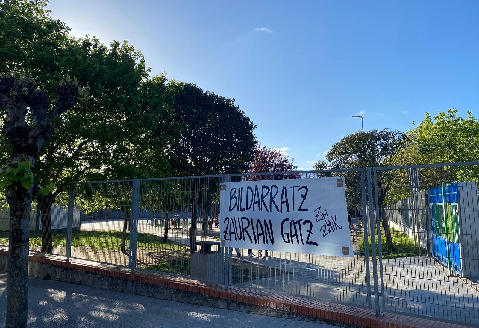 Manifestazioak egingo dituzte Sopelako familiek eskola duin baten alde, apiril eta maiatzeko bariku guztietan