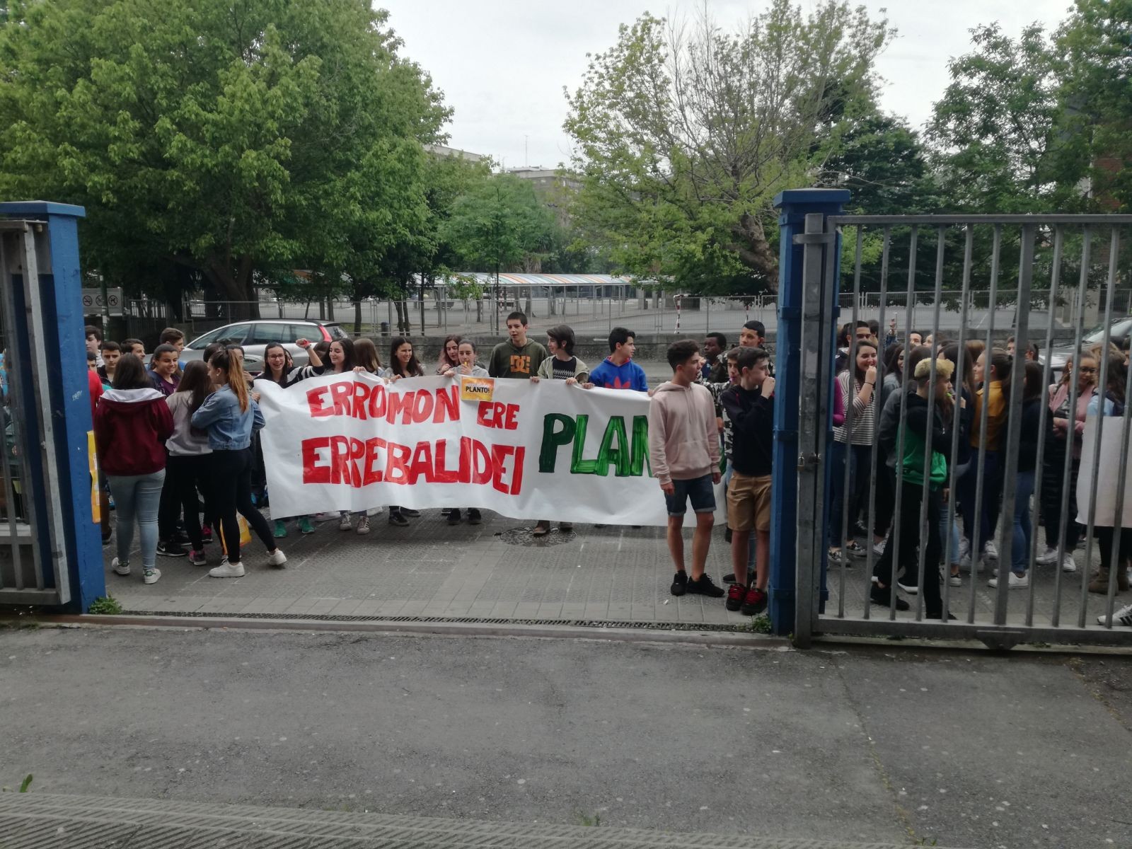 "Errebalidari" planto egin diote Artaza-Romo BHIko ikasleek