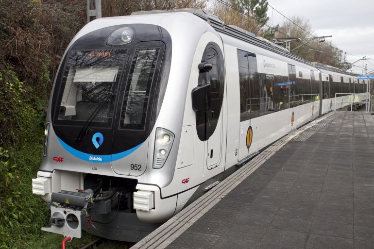 Aste Nagusia dela-eta zerbitzu bereziak eskainiko dituzte metroak eta Euskotrenek