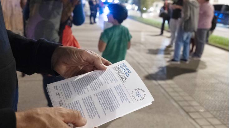 Getxoko Udala euskararen hizkuntza-eskubideak urratzen ari dela salatu dute udalerriko hainbat elkartek eta sindikatuk