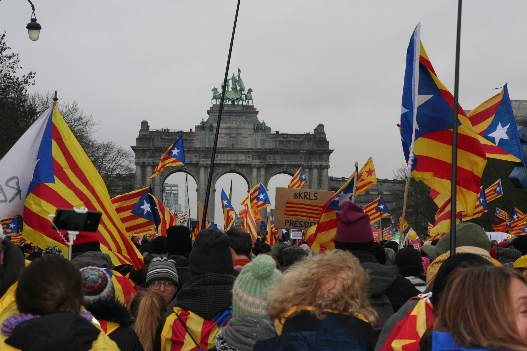Bi herri: Puigdemonten Brusela eta...