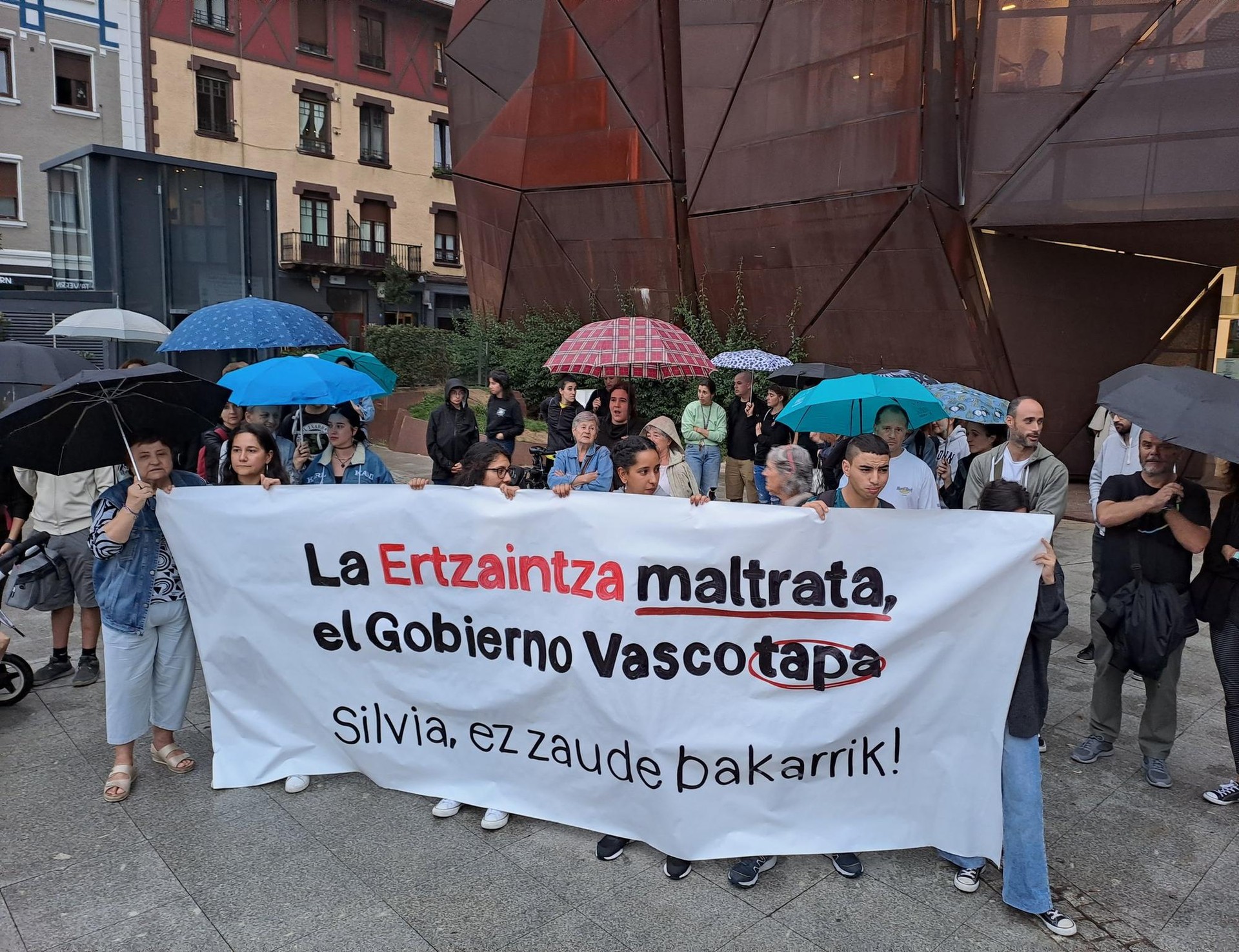 Ertzaintzak komisarian jipoitu zuen Silviaren kasua aztertuko dute hilaren 17an Algortan