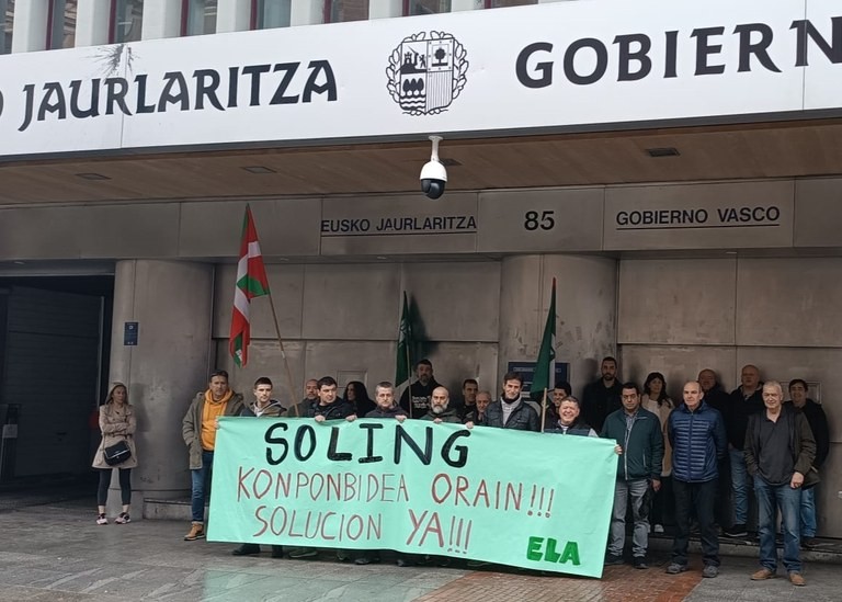 Murueta ontziolarentzako lan egiten duen Soling enpresako beharginek elkarretaratzea egin dute Bilbon