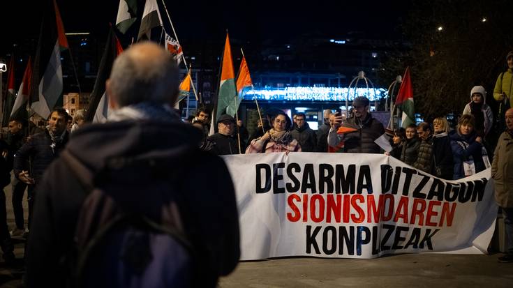 "Desarma ditzagun sionismoaren konplizeak" lelopean manifestazioa egin dute Uribe Kostan