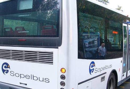 Sopelbus zerbitzua bertan behera utzi izana salatu dute