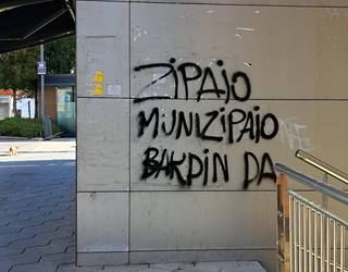 Udaltzaingoaren kontrako pintadak errefusatu ditu Berangoko Udalak