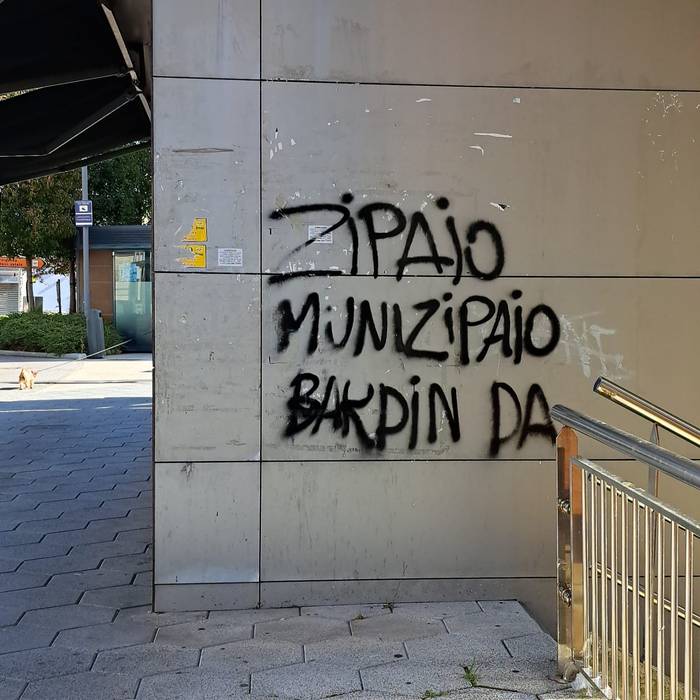 Udaltzaingoaren kontrako pintadak errefusatu ditu Berangoko Udalak