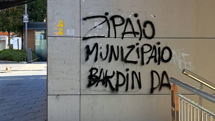Udaltzaingoaren kontrako pintadak errefusatu ditu Berangoko Udalak